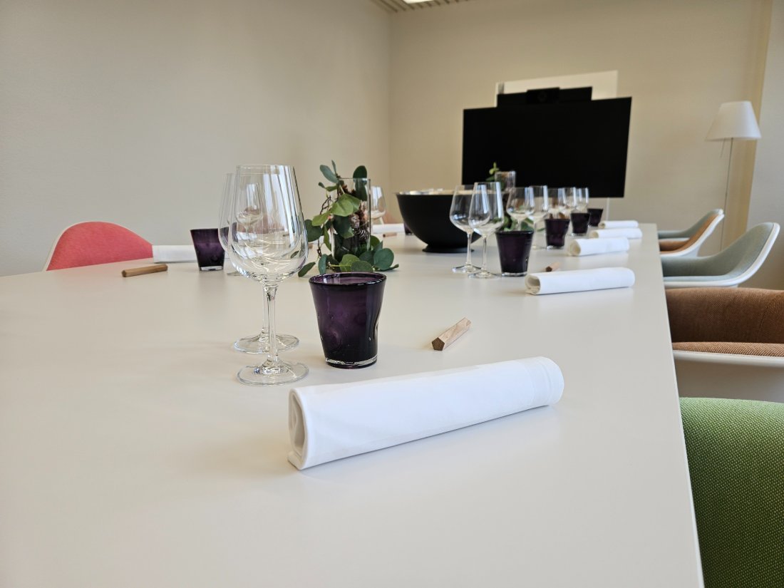 Set table in a tecdeck.work event room, Glattbrugg-Opfikon